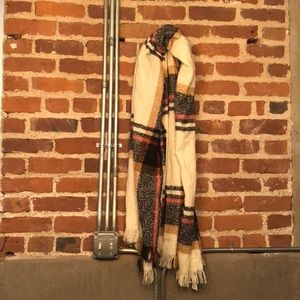 A&F Knit Blanket Scarf - Brand New With Tags